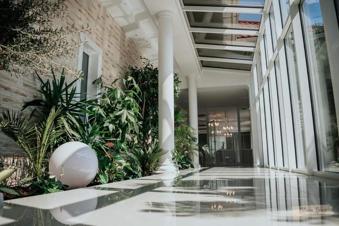 Hotel Millenium Góra Motyczna Exterior foto
