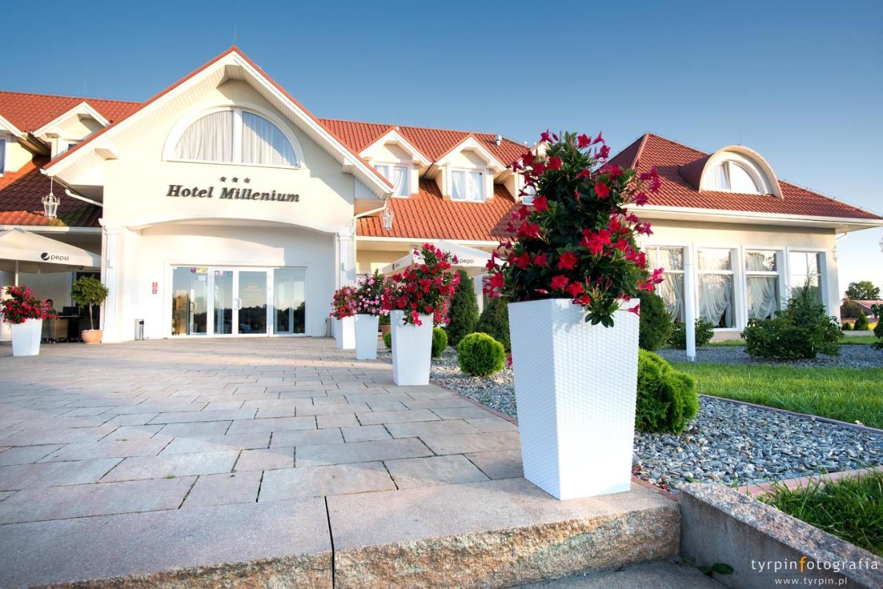 Hotel Millenium Góra Motyczna Exterior foto