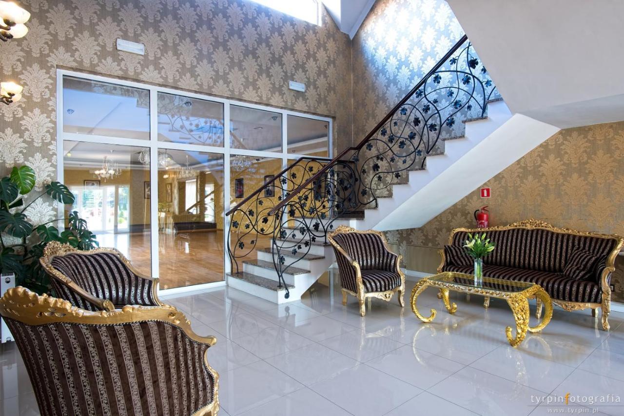 Hotel Millenium Góra Motyczna Exterior foto