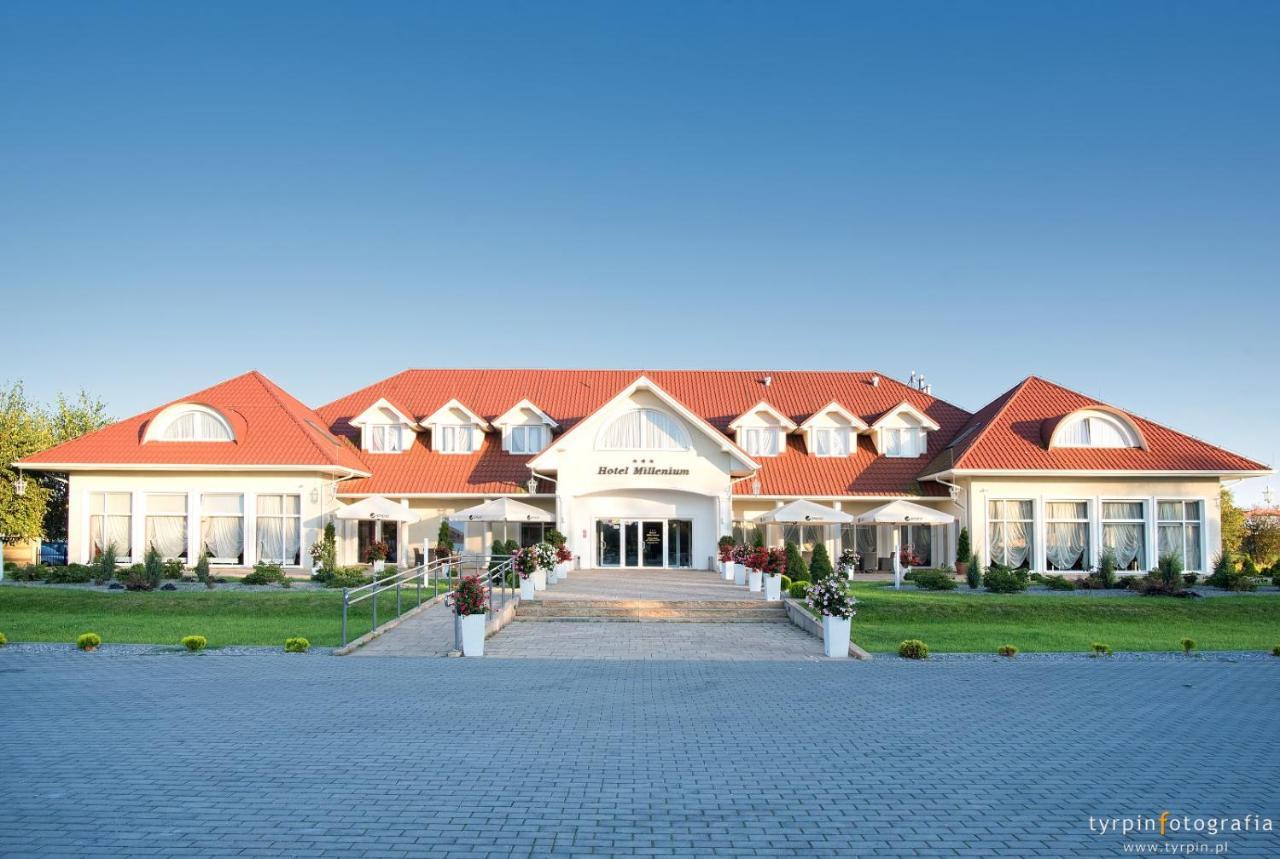 Hotel Millenium Góra Motyczna Exterior foto
