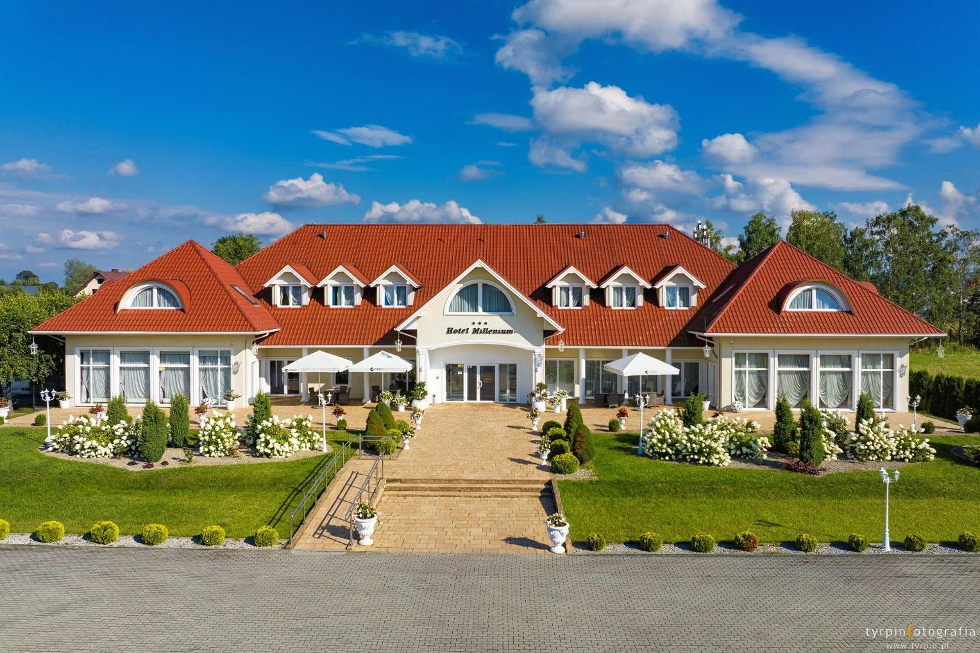 Hotel Millenium Góra Motyczna Exterior foto