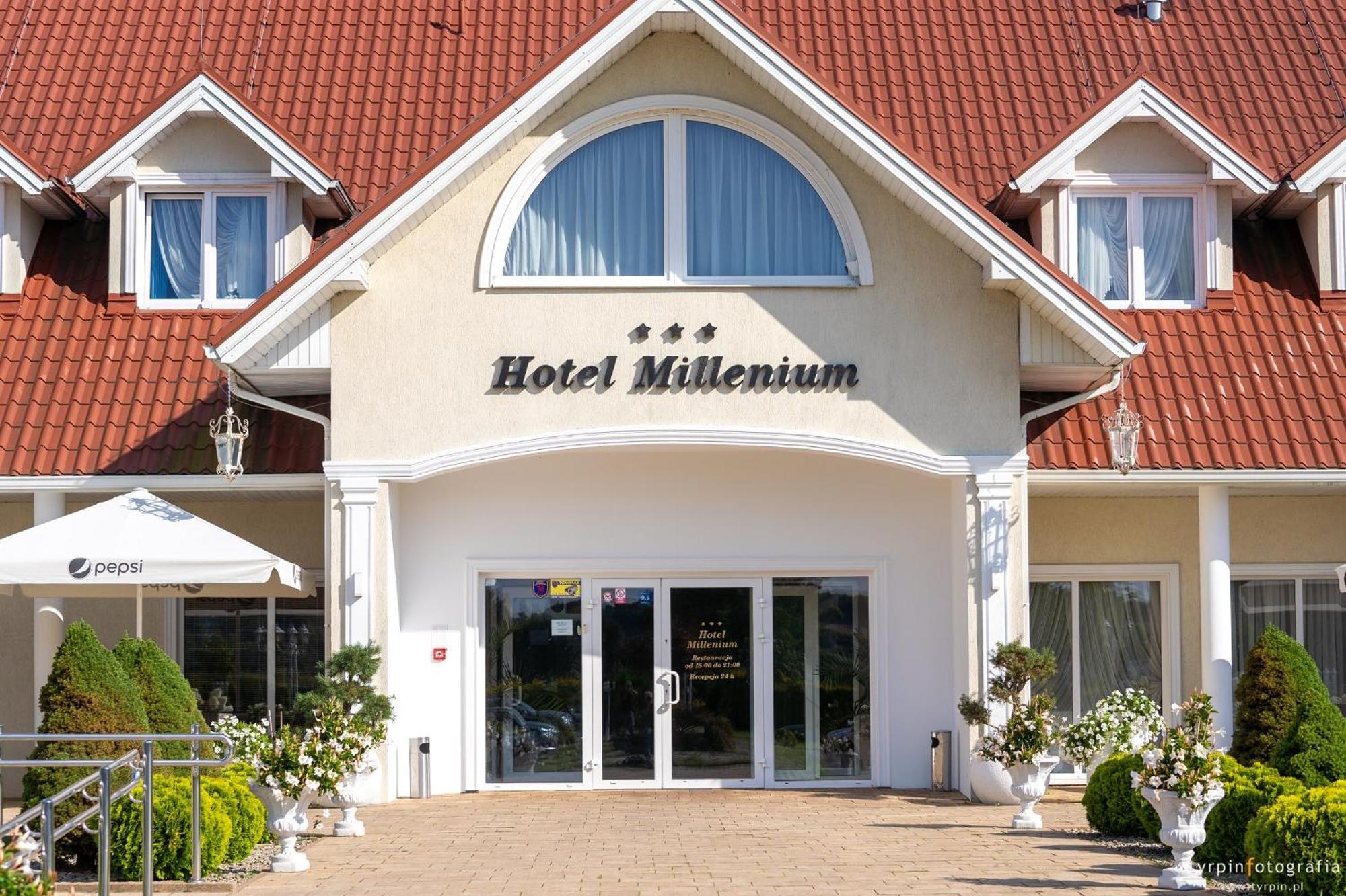Hotel Millenium Góra Motyczna Exterior foto