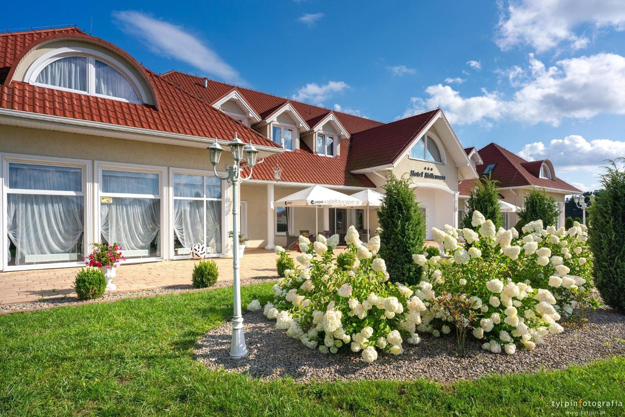 Hotel Millenium Góra Motyczna Exterior foto